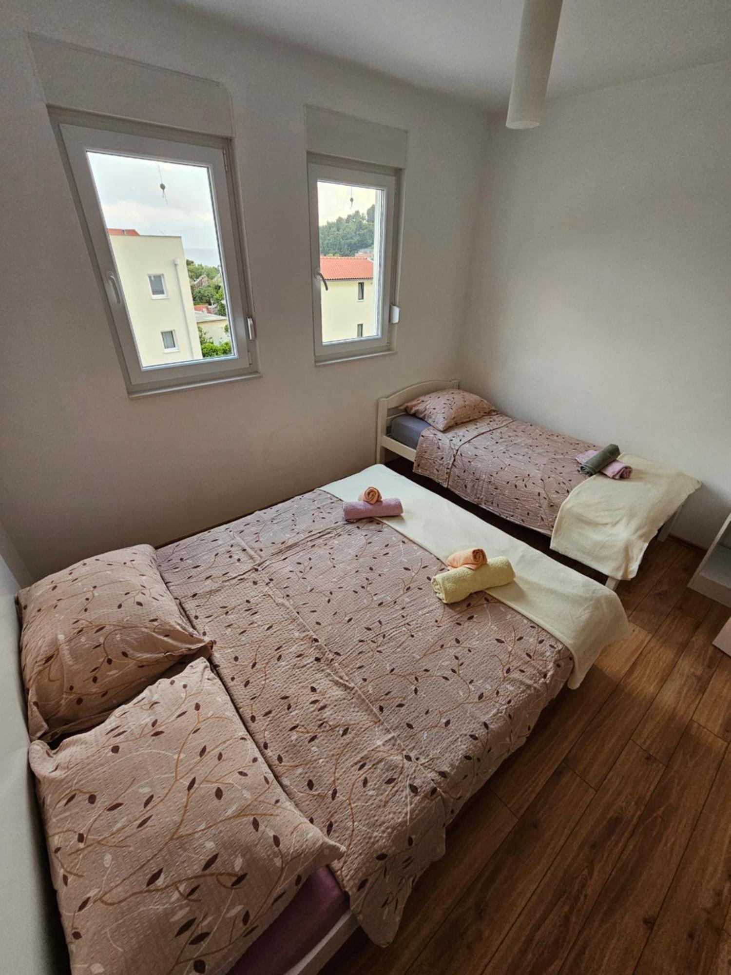 Apartments Lara Drvenik  Ruang foto