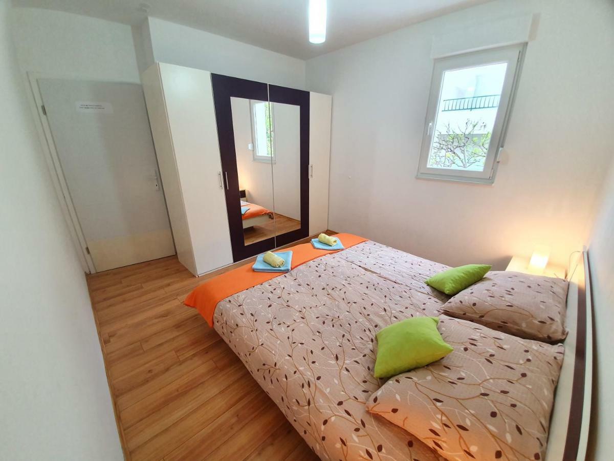 Apartments Lara Drvenik  Bagian luar foto