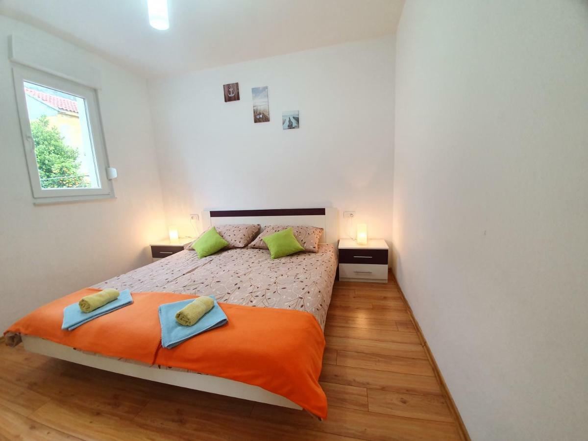 Apartments Lara Drvenik  Bagian luar foto