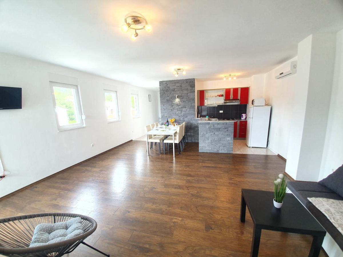 Apartments Lara Drvenik  Bagian luar foto
