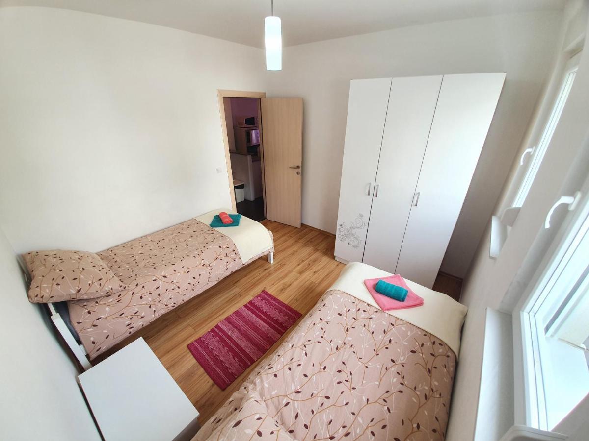 Apartments Lara Drvenik  Bagian luar foto